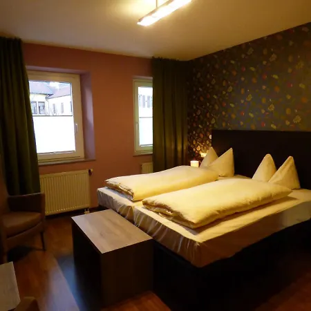 Zum Kronprinzen Garni 2*