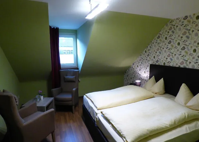 Zum Kronprinzen Garni מלון